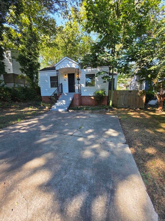 Building Photo - 402 S Valentine St
