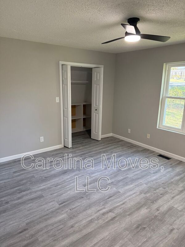 Building Photo - 135 Regent St