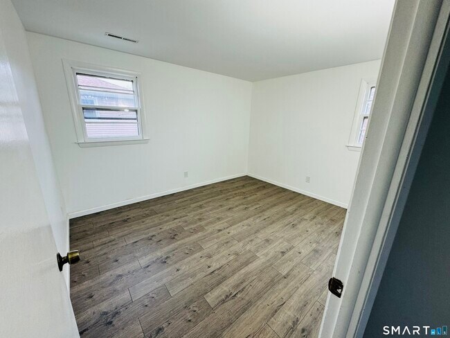 Building Photo - 50 Wood St