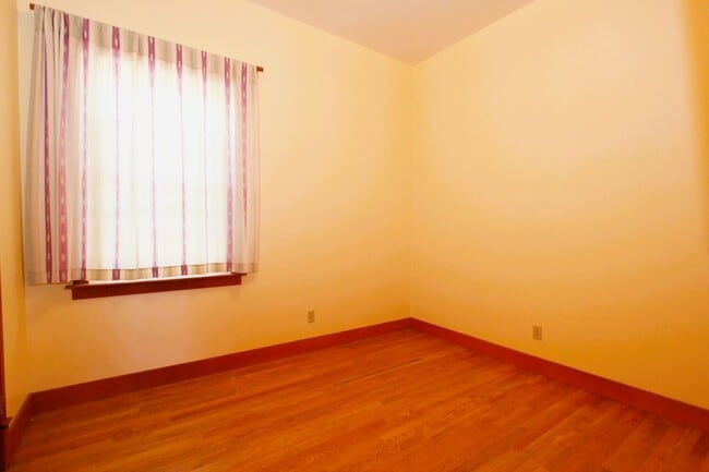 Building Photo - 515 G St