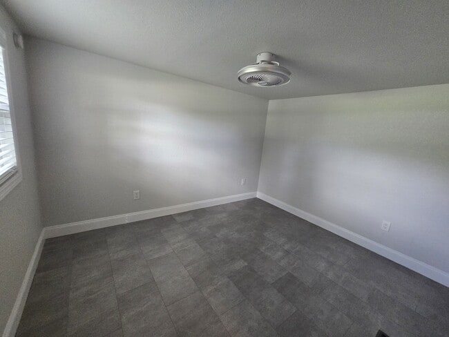 Building Photo - 4425 Bryan Ave