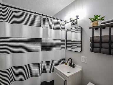 Building Photo - 1774 Hillside Ter