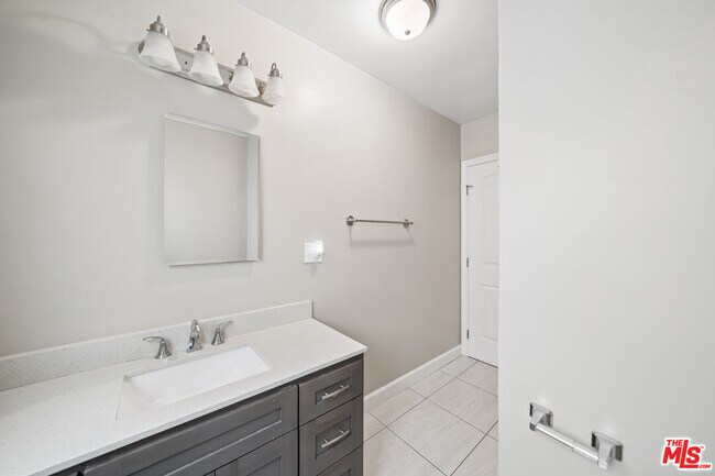 Building Photo - 3646 Carmona Ave