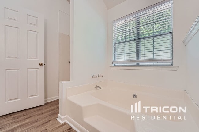 Building Photo - 145 Meadow Ridge Dr