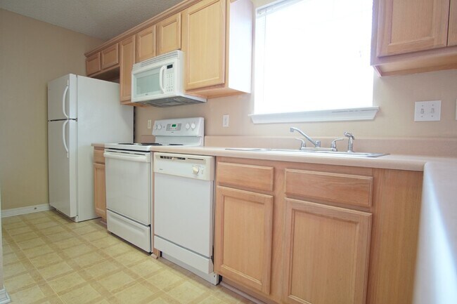Building Photo - 2BR/1BA Home in Silverthorn – Close to Sho...