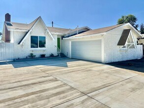 Building Photo - Beautifully Remodeled 3-Bed, 2-Bath Home i...