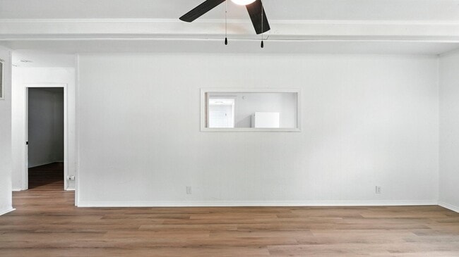 Building Photo - New 3 bedroom listing!
