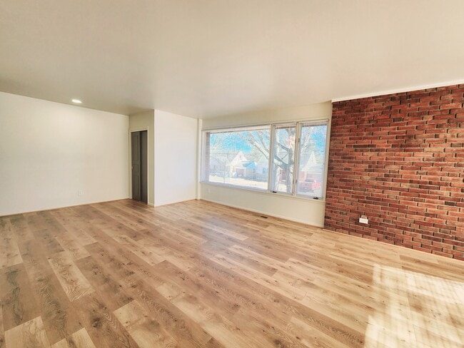 Building Photo - Drummond Flats