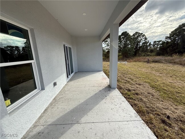 Building Photo - 1046 Marshall Ave S