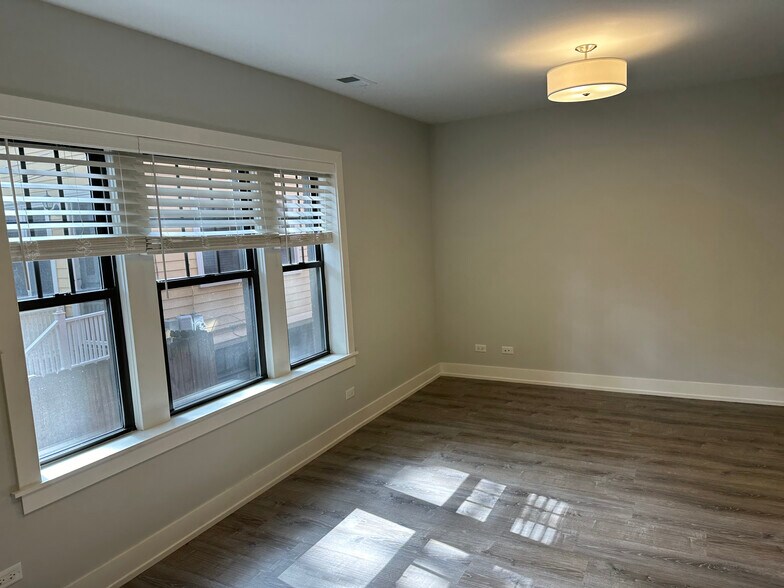 Building Photo - 1143 Maple