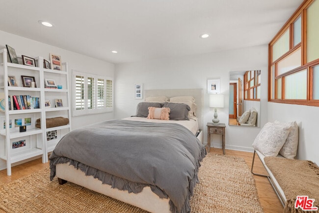 Building Photo - 843 17th St