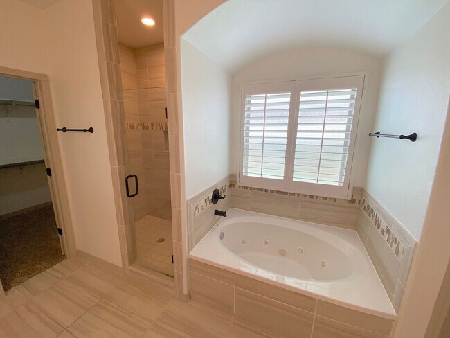Building Photo - East El Paso 4bed/3bath Refrig A/C