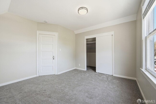 Building Photo - 1529 Hampshire St