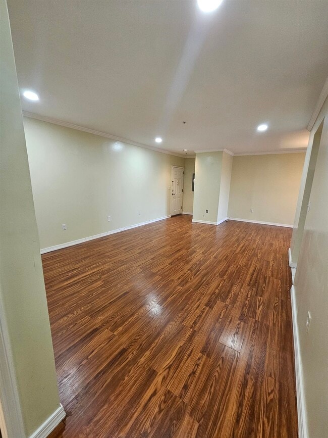 Building Photo - 8915 Bergenwood Ave