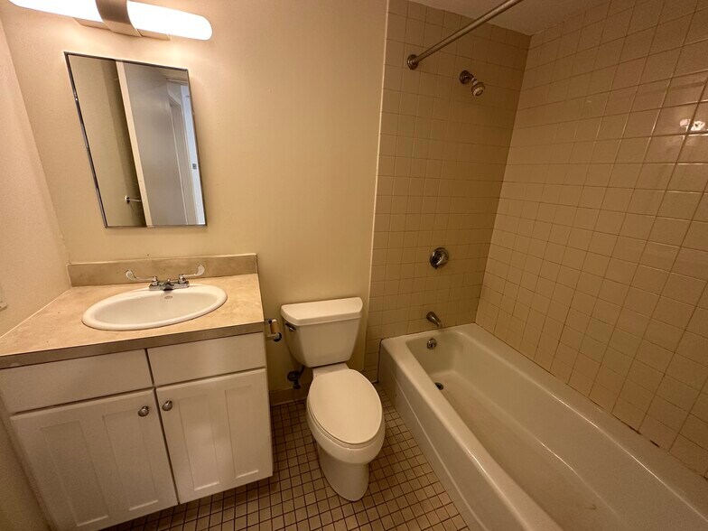 Building Photo - 5 Boylston Pl