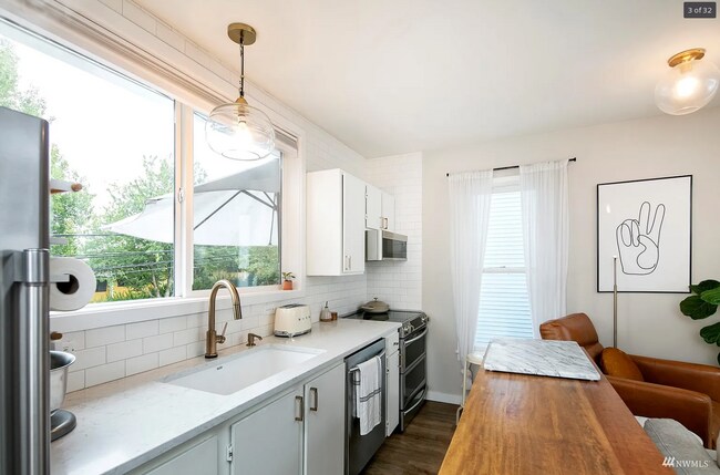 Building Photo - 2606 E Madison St