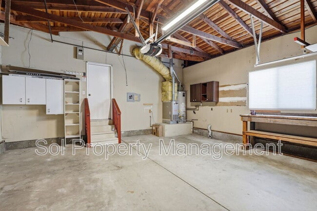 Building Photo - 905 Pellegrini St