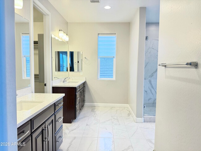 Building Photo - 1732 W Myrna Ln