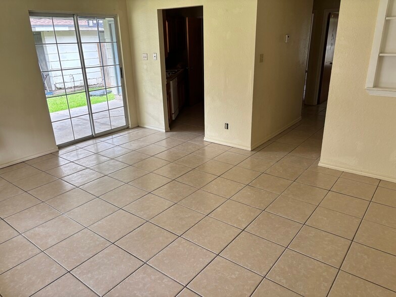 Building Photo - 310 Regency Ln