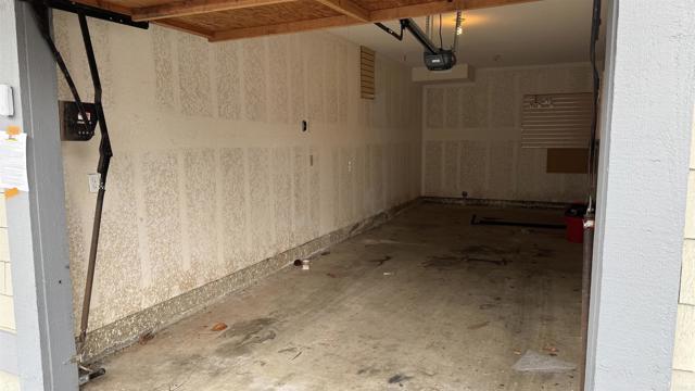 Building Photo - 6895 Carnation Dr