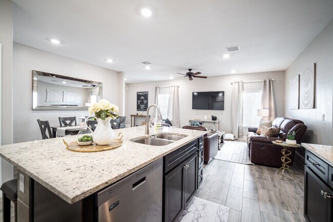 Building Photo - "Spacious 3-Bedroom Duplex with Granite Elegance in El Paso – 1469 Sq Ft of Modern Comfort!"