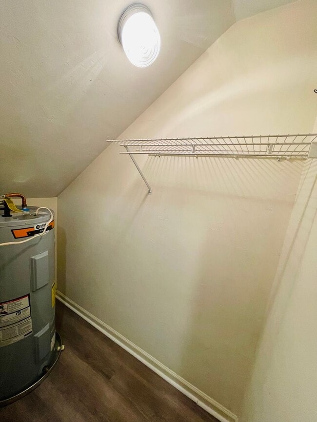 Building Photo - Townhouse off Hartsfield Road-$500 off first months rent!