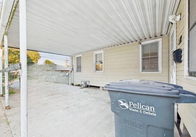 Building Photo - 1/2 OFF 1ST MONTH RENT - 2 Bedroom 1 Bathroom House for Rent