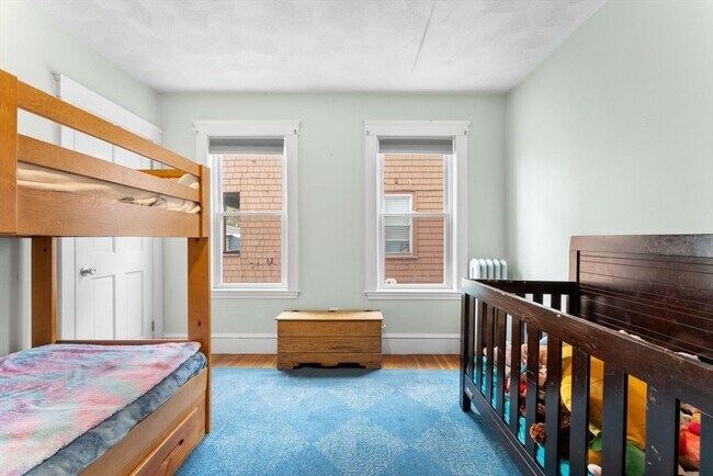 Building Photo - 15 Carney St