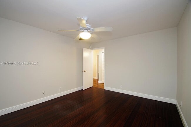Building Photo - 3010 Willow Ln