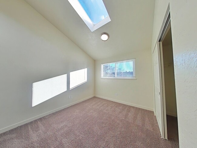 Building Photo - Comfortable 1 Bedroom Townhouse ~ South Corvallis