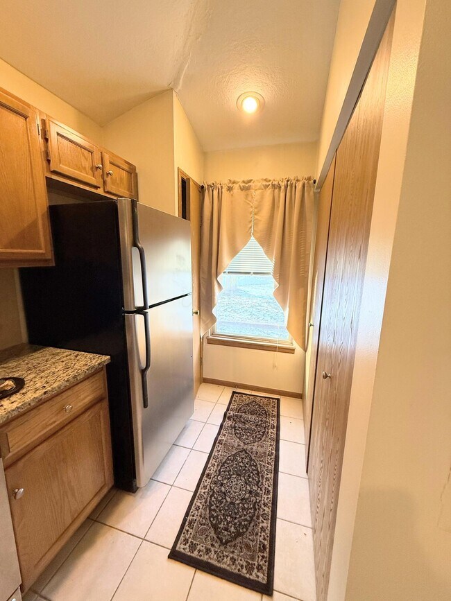 Building Photo - 1229 Rivercrest Dr S