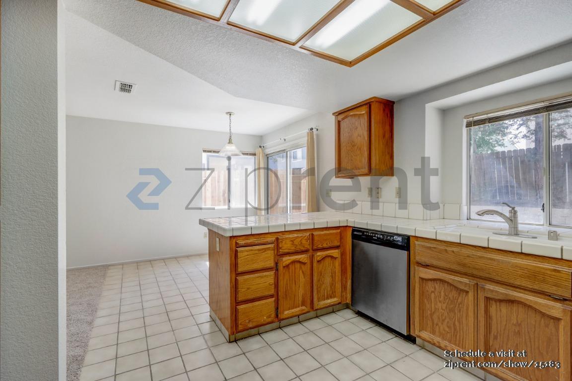 Building Photo - Unit
