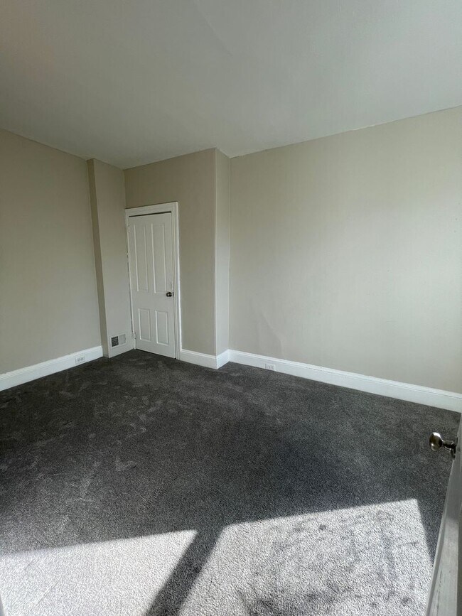 Building Photo - 4 Bedroom 1.5 Bath, Renovated House in Pottstown