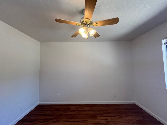 Building Photo - Downtown Duplex