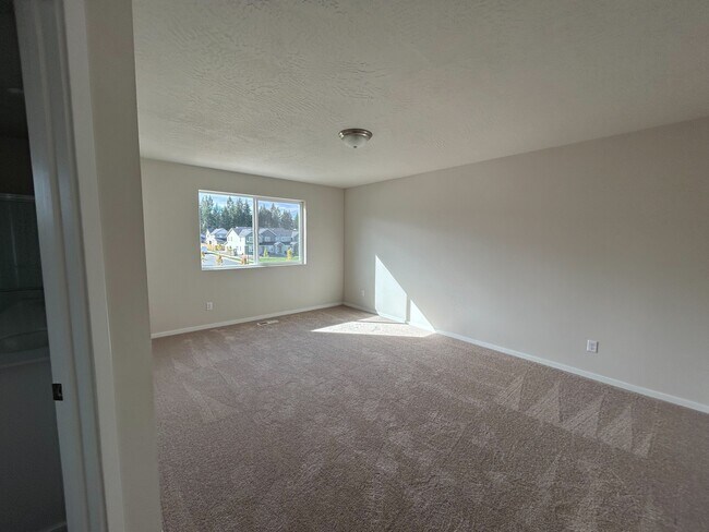 Building Photo - 294 E Viceroy Ave