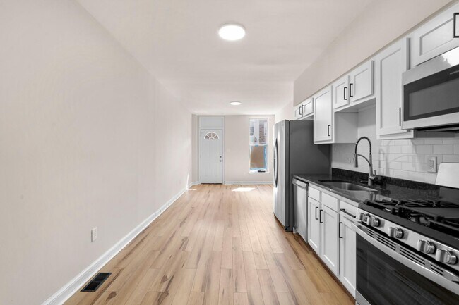 Building Photo - 428 N Patterson Park Ave