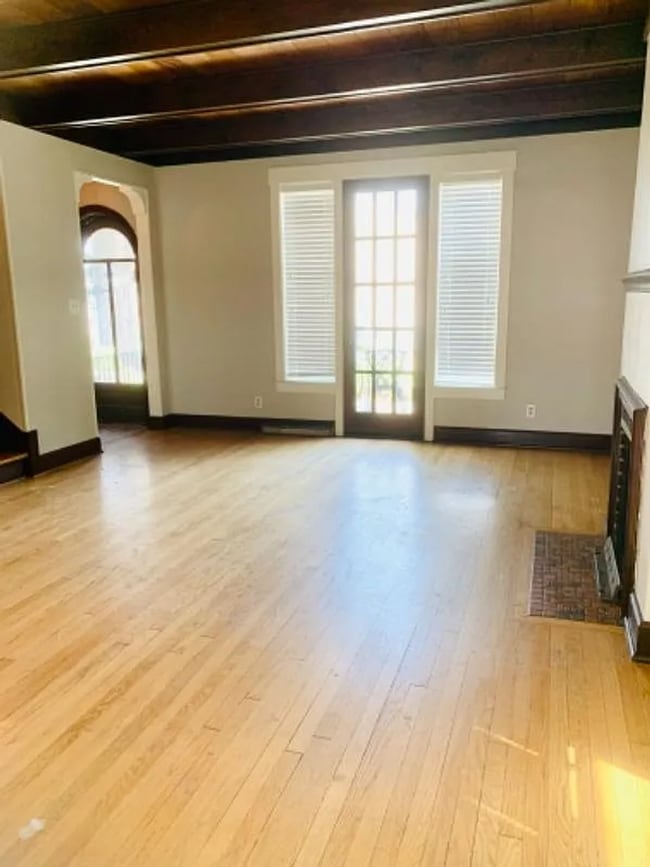 Building Photo - 410 S 40th St