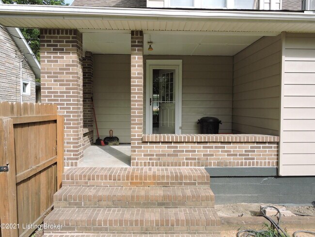 Building Photo - 670 N Barbee Way