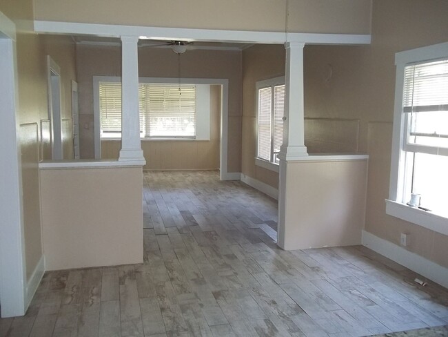 Building Photo - 190 Live Oak Ave