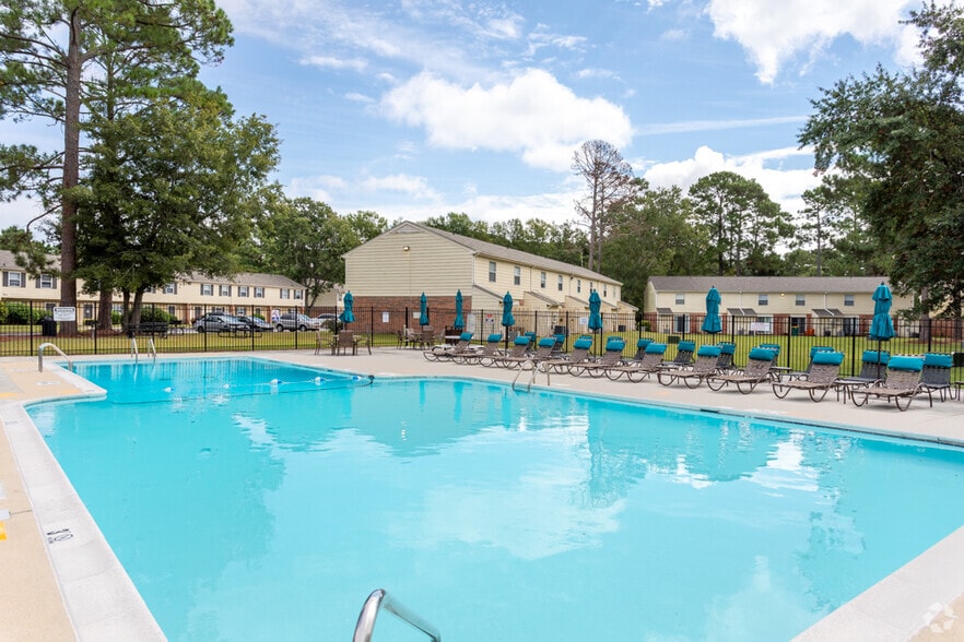 Pool - Brynn Marr Village