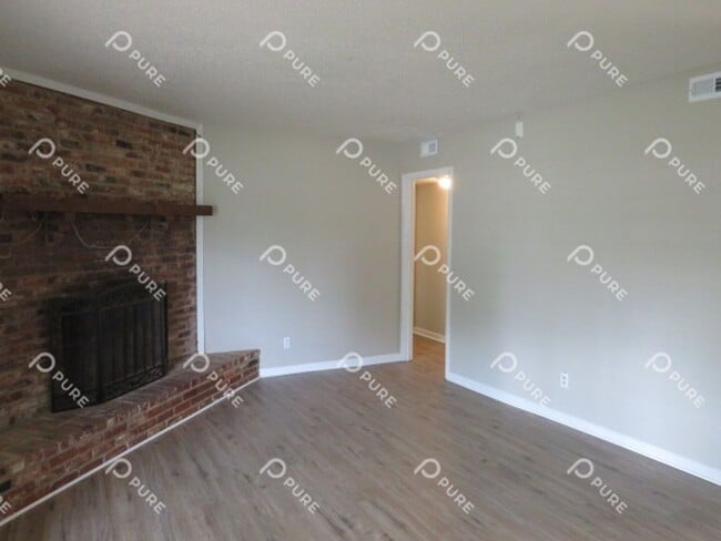 Building Photo - 3606 White Oak Way SW