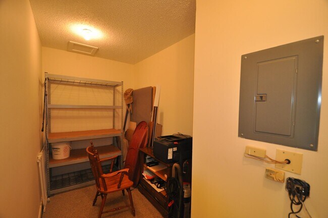 Building Photo - 181 Riverside Townhouses Rd