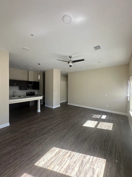 Building Photo - 616 City Ctr Wy