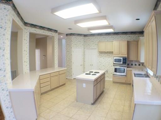 Building Photo - 2310 Crest Park Dr
