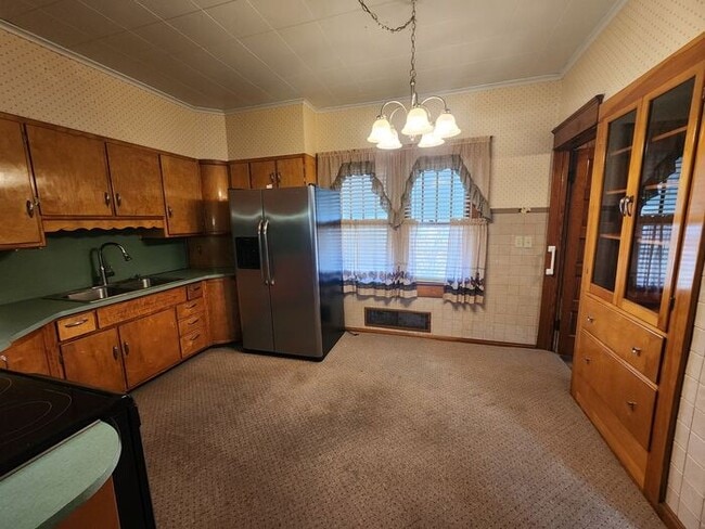 Building Photo - 1 Bedroom House Near Shopping, Parks and Little League Field