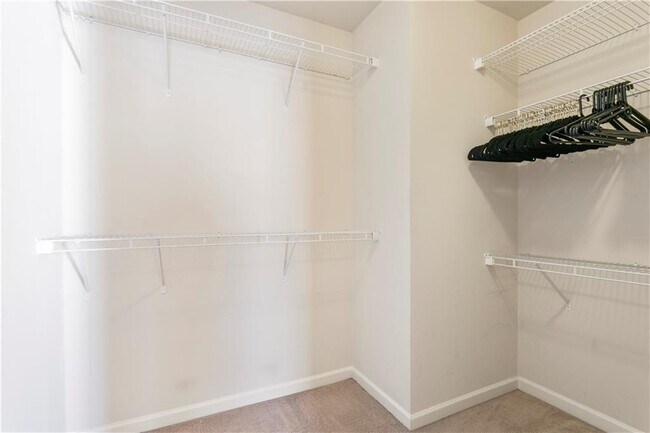 Building Photo - 2394 Whiteoak Ct SE