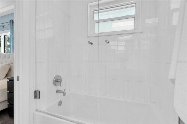 Building Photo - 104 24th St