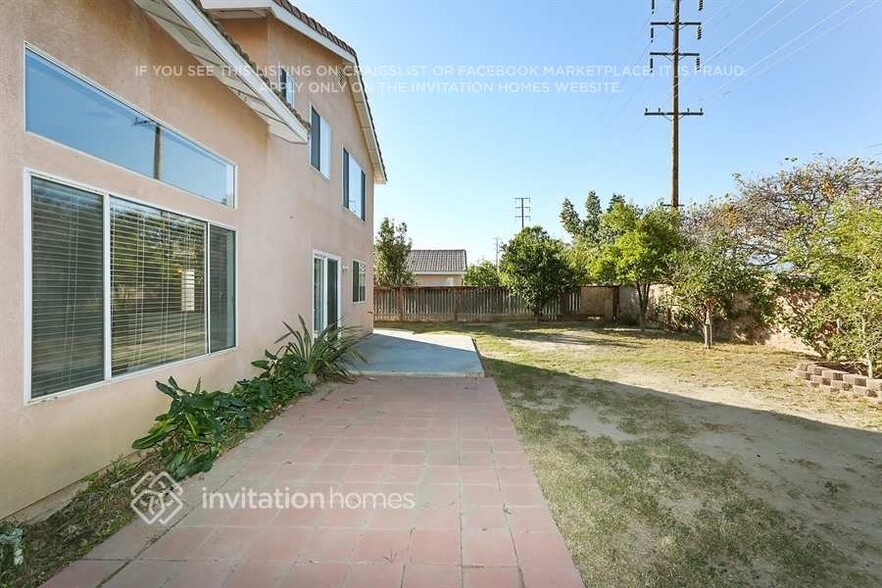 Building Photo - 2175 E Colunga St