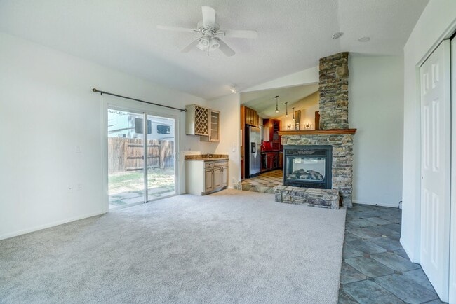 Building Photo - $3,200.00 - 3 Bedrooms, 2 Bathrooms, Singl...