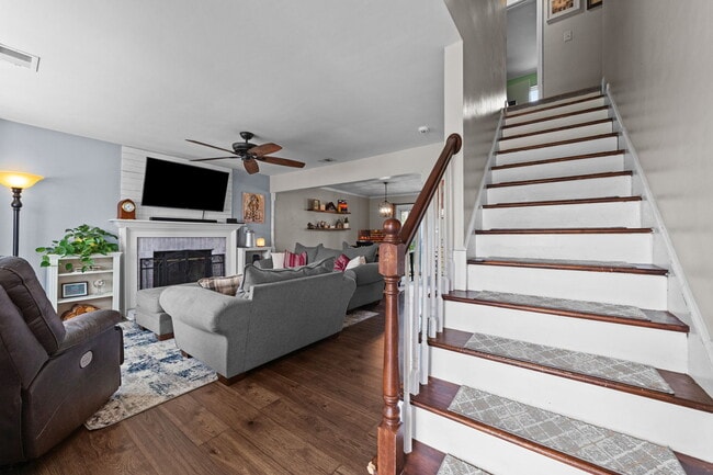Building Photo - 5845 Glen View Dr
